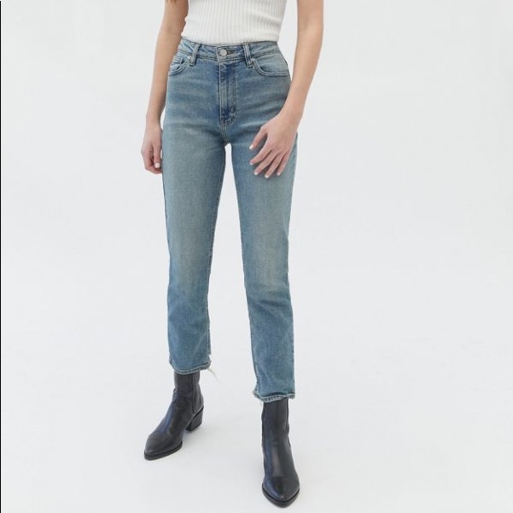 ✨NWT✨ BDG Girlfriend Destroyed Hem High-Waisted Jean in Light Wash